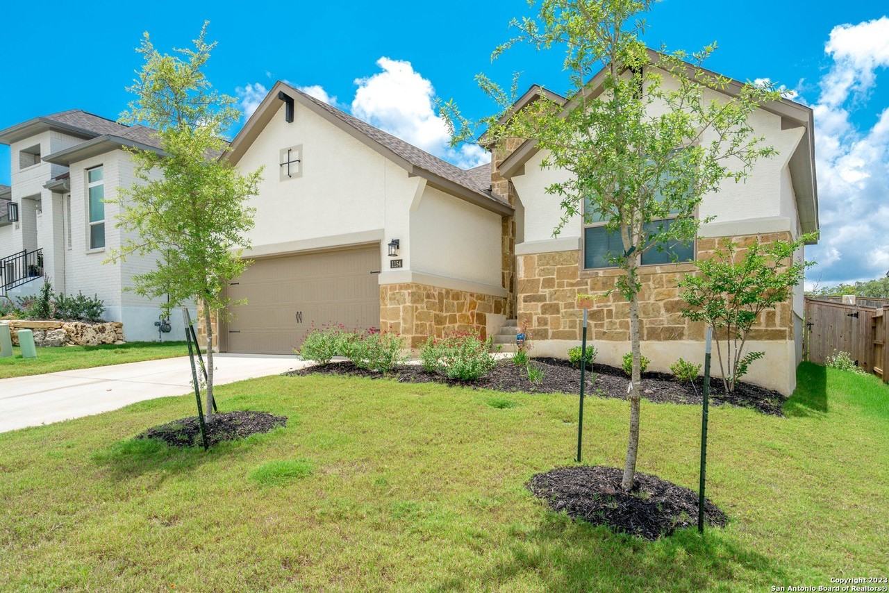 1154 Cadogan Squire - Photo 4 of 50