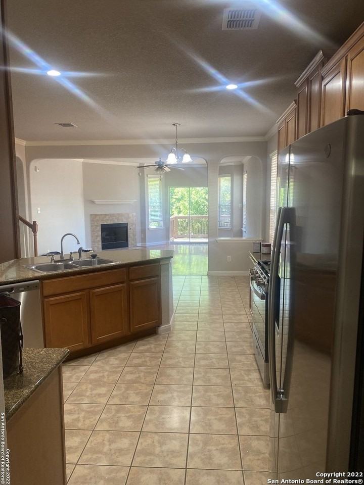 702 Lorimor Court - Photo 4 of 26