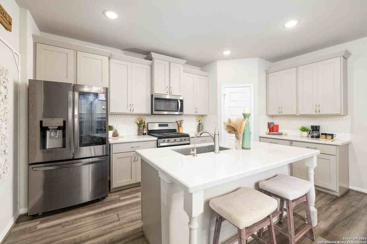 1239 Loma Ranch - Photo 5 of 37