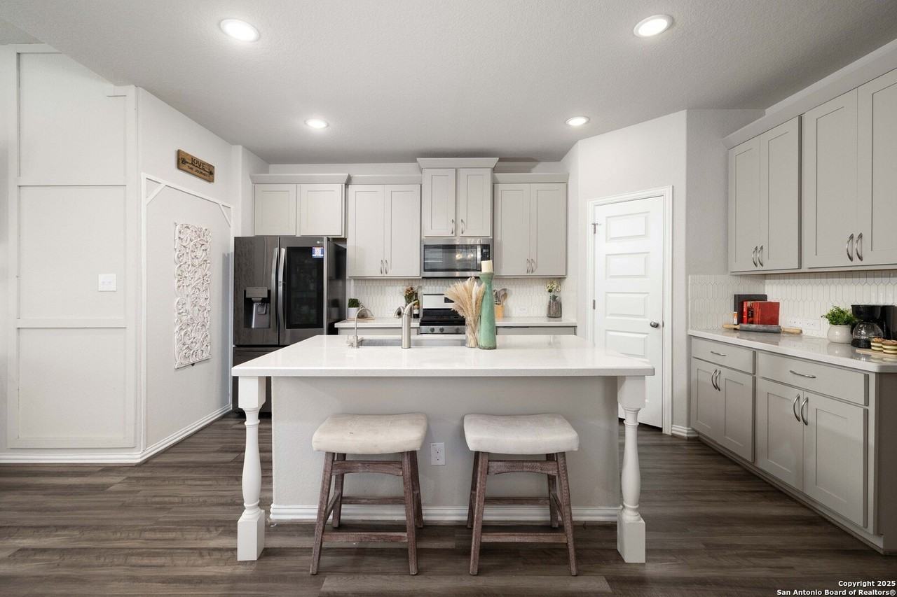 1239 Loma Ranch - Photo 6 of 37