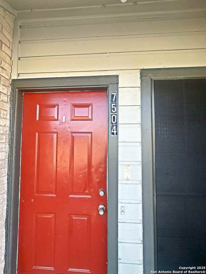 7502 Oak Chase #7504 - Photo 2 of 25