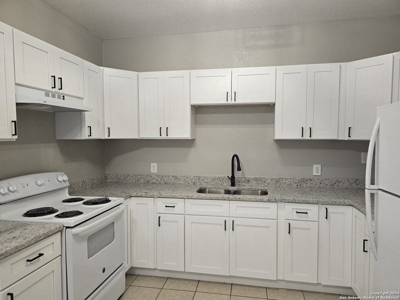 907 Southwest 37th Street #B - Photo 2 of 9