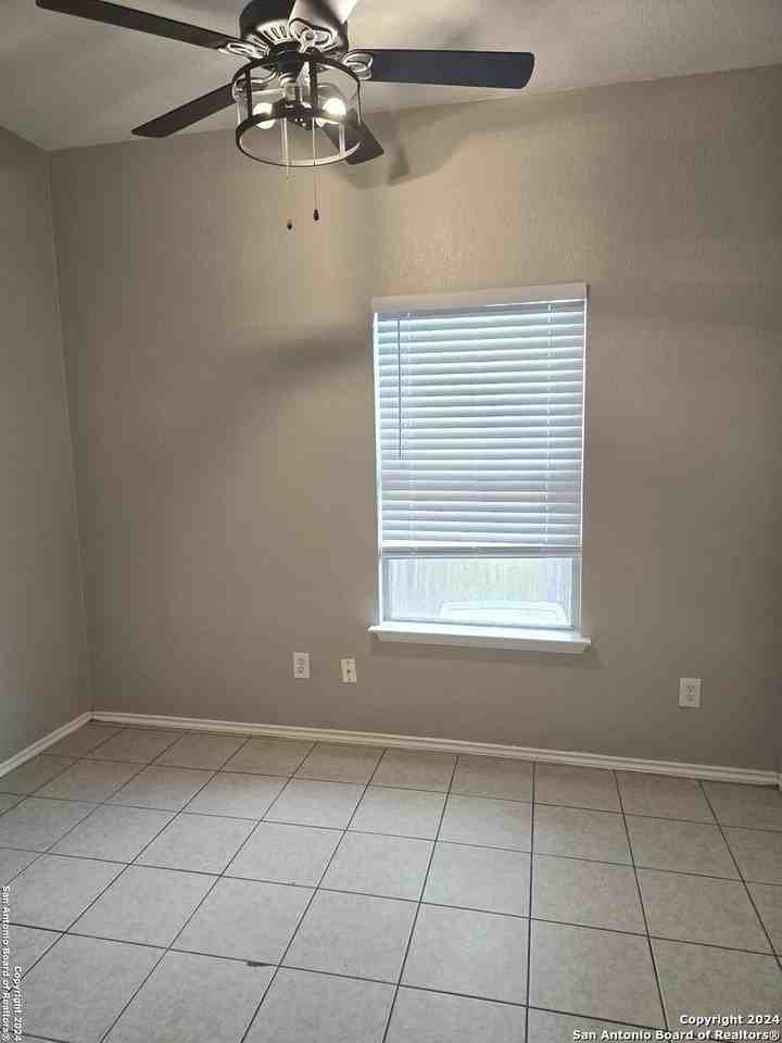 907 Southwest 37th Street #B - Photo 5 of 9