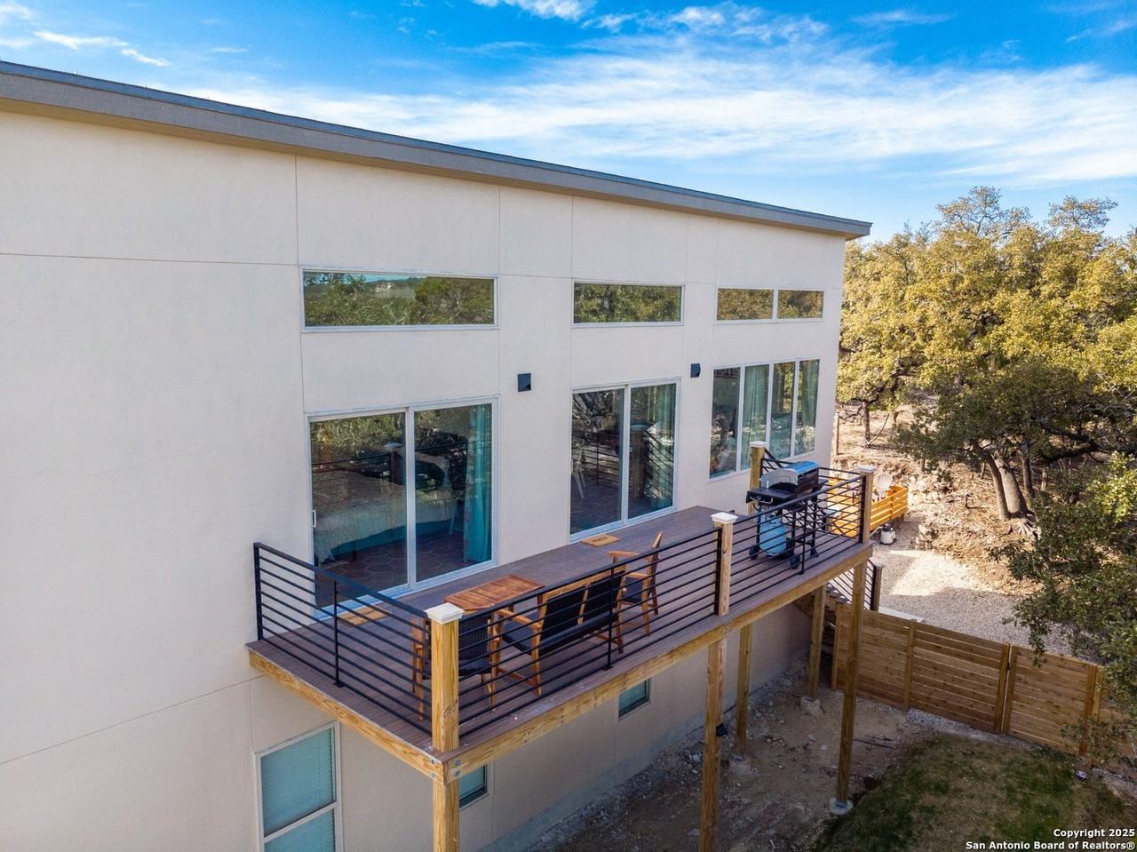 136 Woodridge - Photo 4 of 33