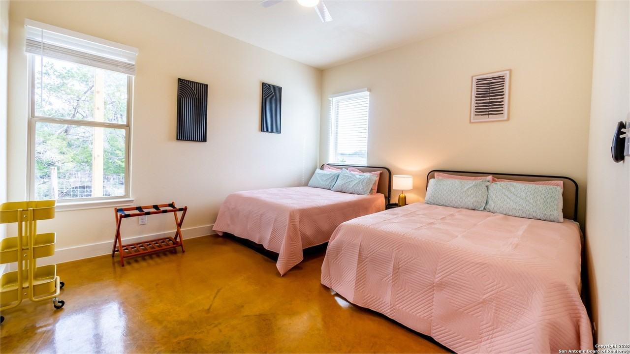 136 Woodridge - Photo 6 of 33