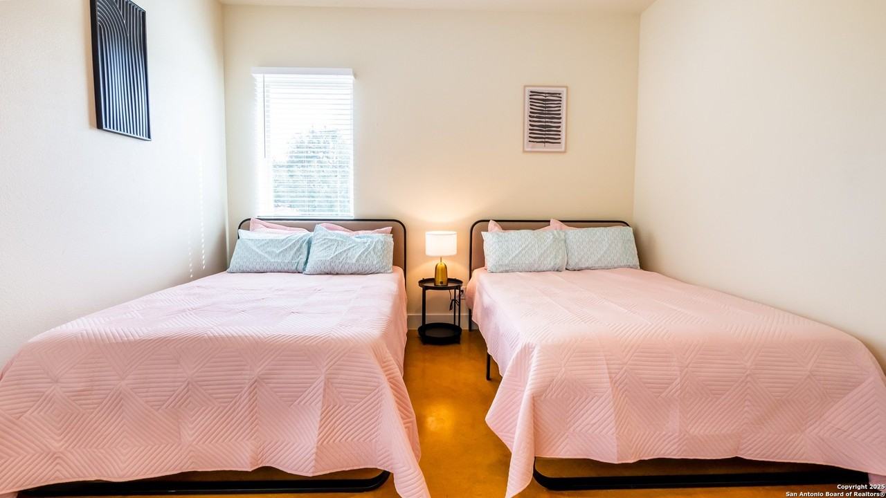 136 Woodridge - Photo 7 of 33