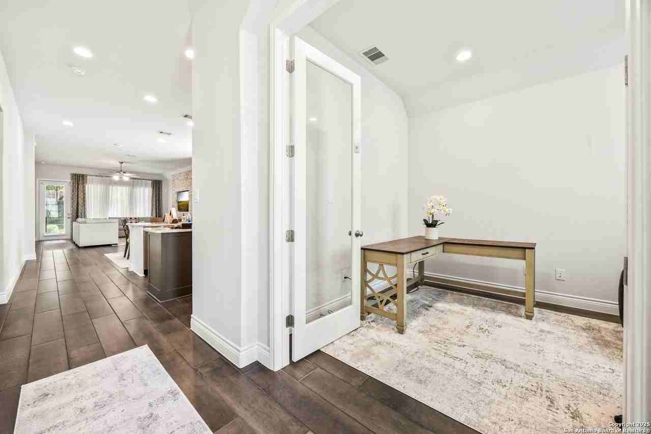 2108 Calate Rdg - Photo 4 of 25