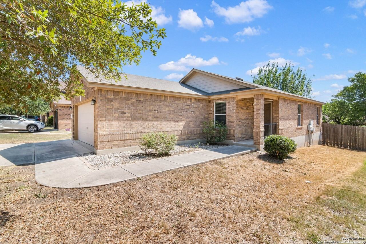 938 Spello Circle - Photo 3 of 23