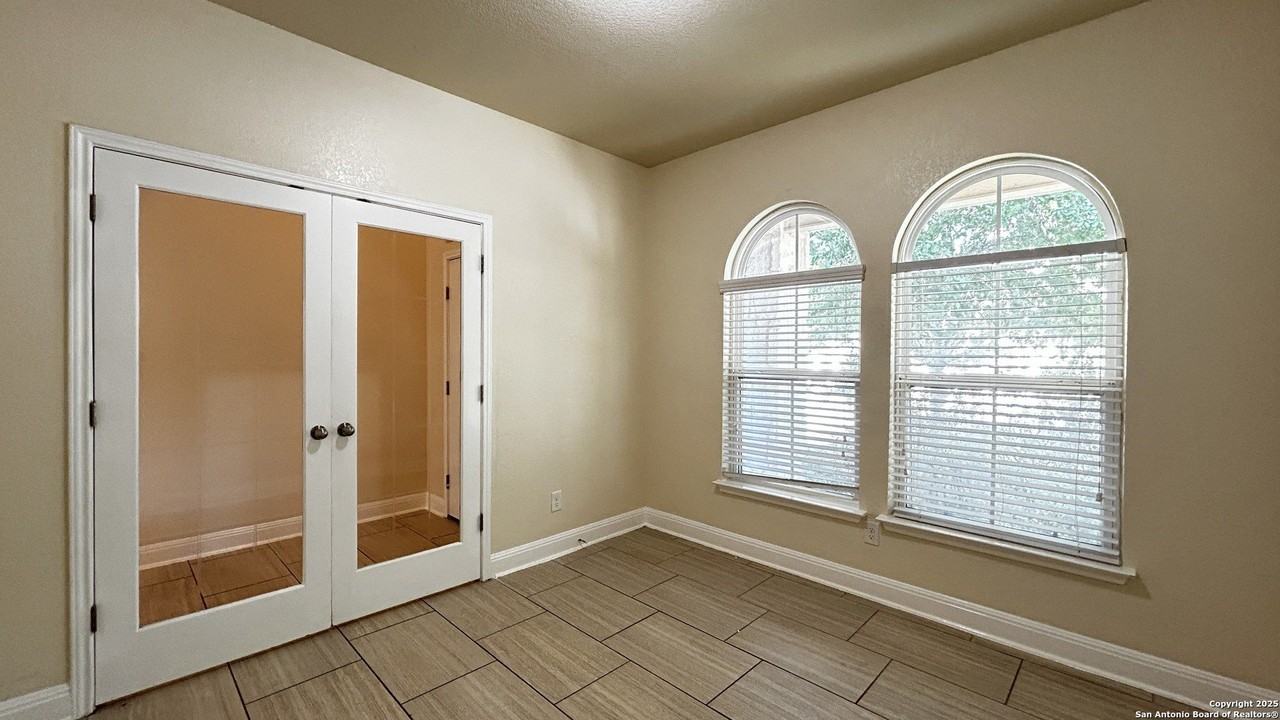 5703 Sweetwater Way - Photo 5 of 41