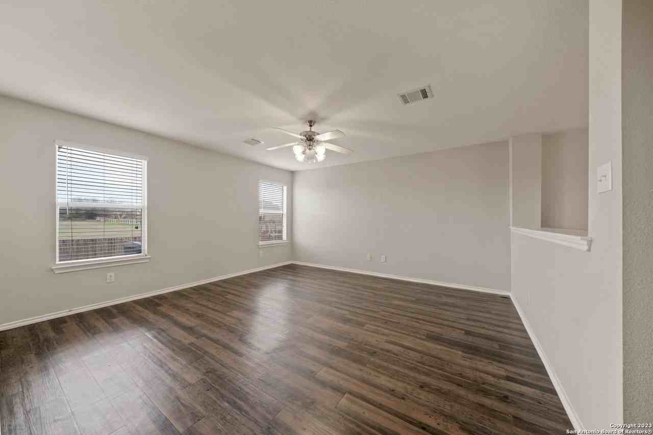 216 Anvil Pl - Photo 6 of 34