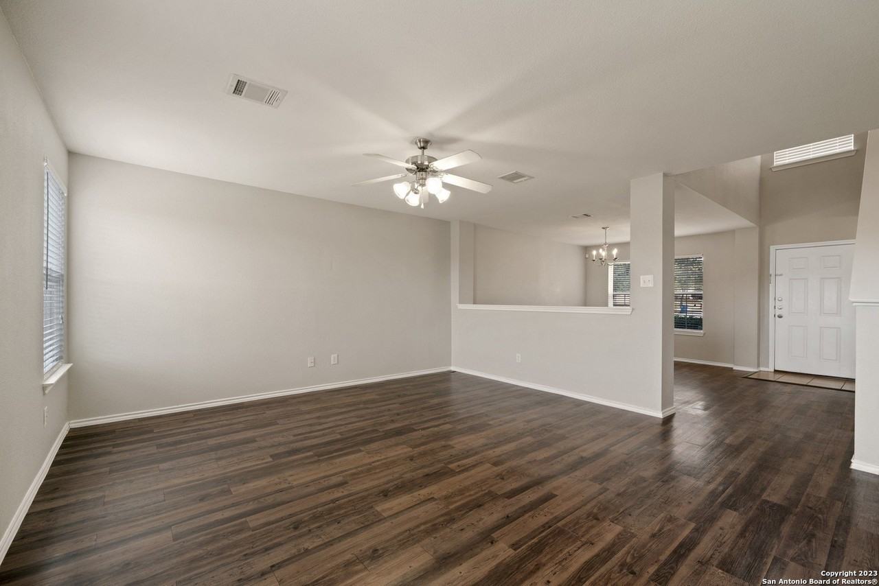 216 Anvil Pl - Photo 7 of 34