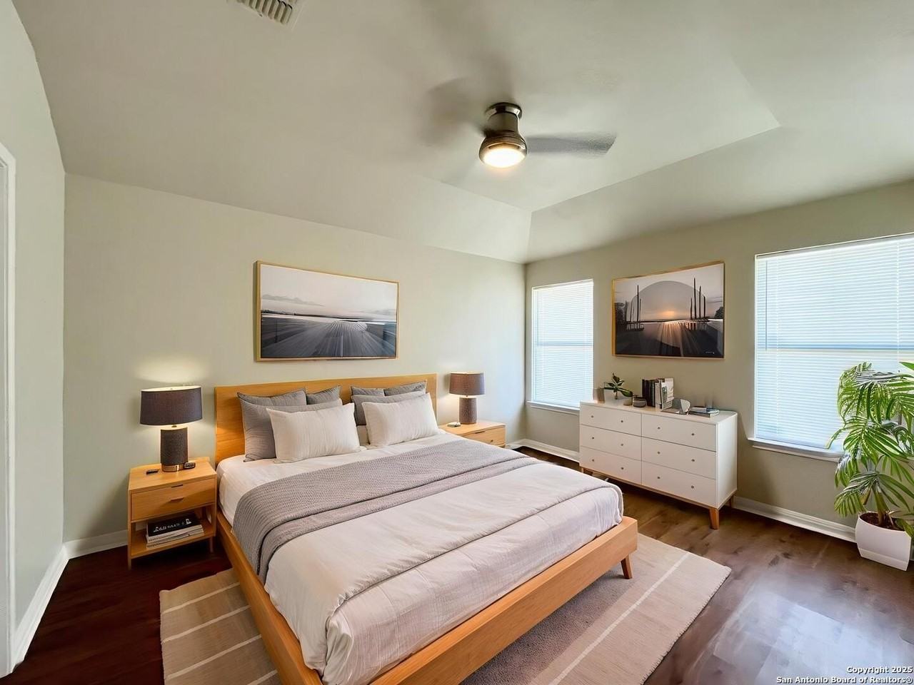 8439 Blackstone Cv - Photo 4 of 36