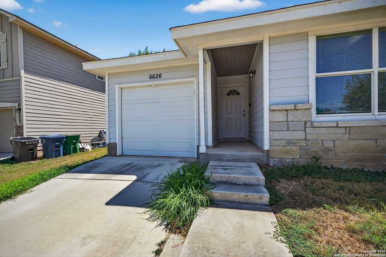 6626 Woodstock Dr - Photo 4 of 27