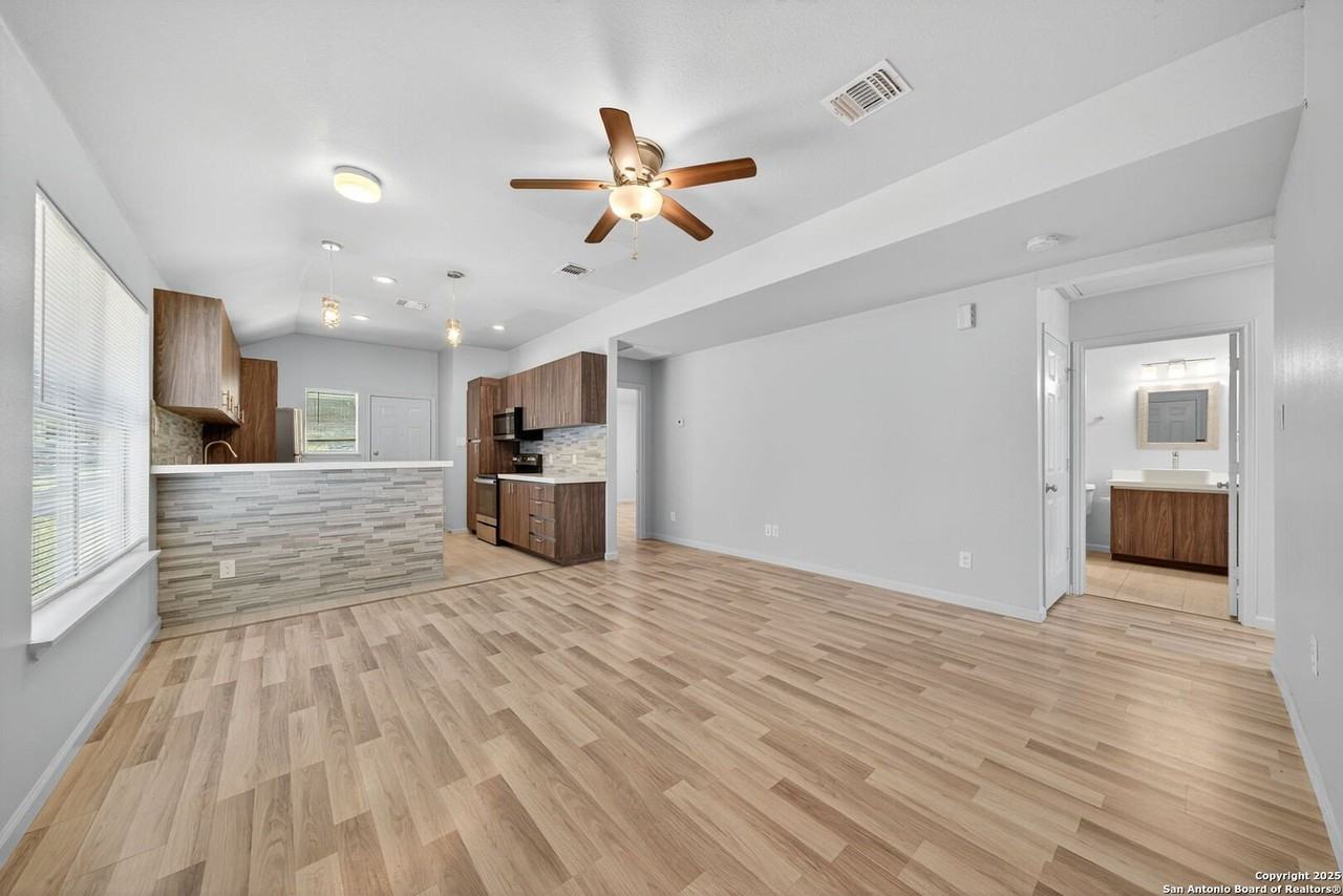 6626 Woodstock Dr - Photo 6 of 27