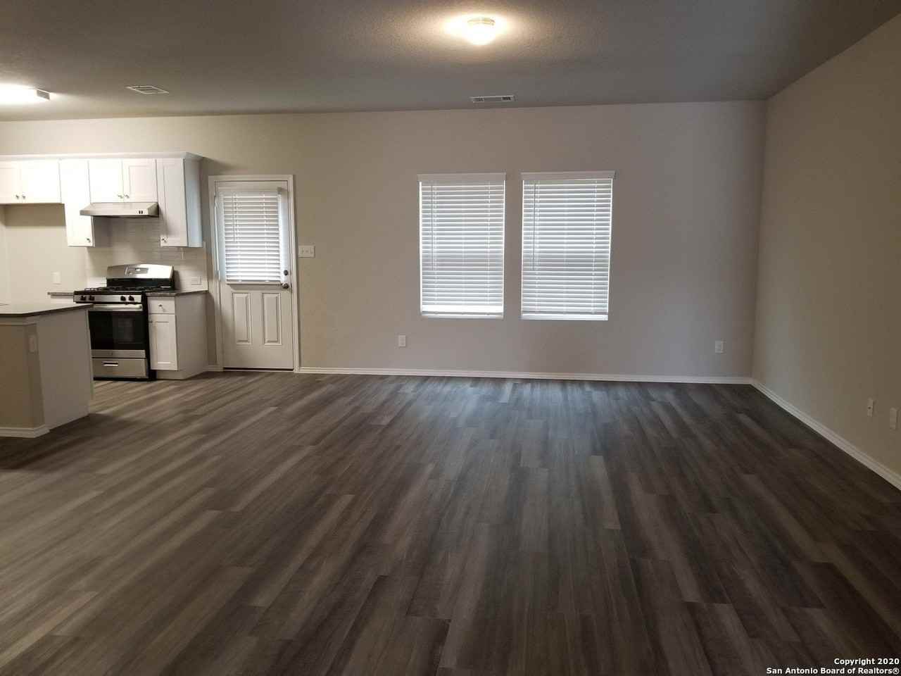 7930 Oak Meadows Bend - Photo 5 of 20