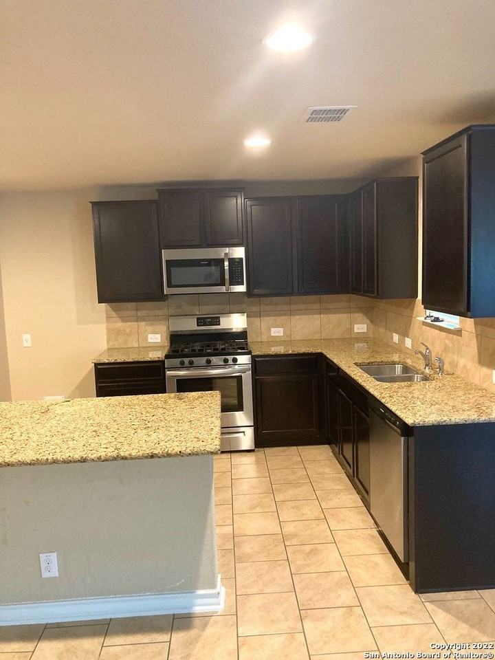 6007 Red Rose - Photo 2 of 14