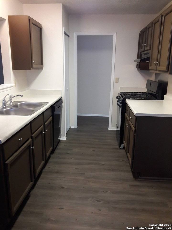 5809 Liberty Bell St - Photo 4 of 16