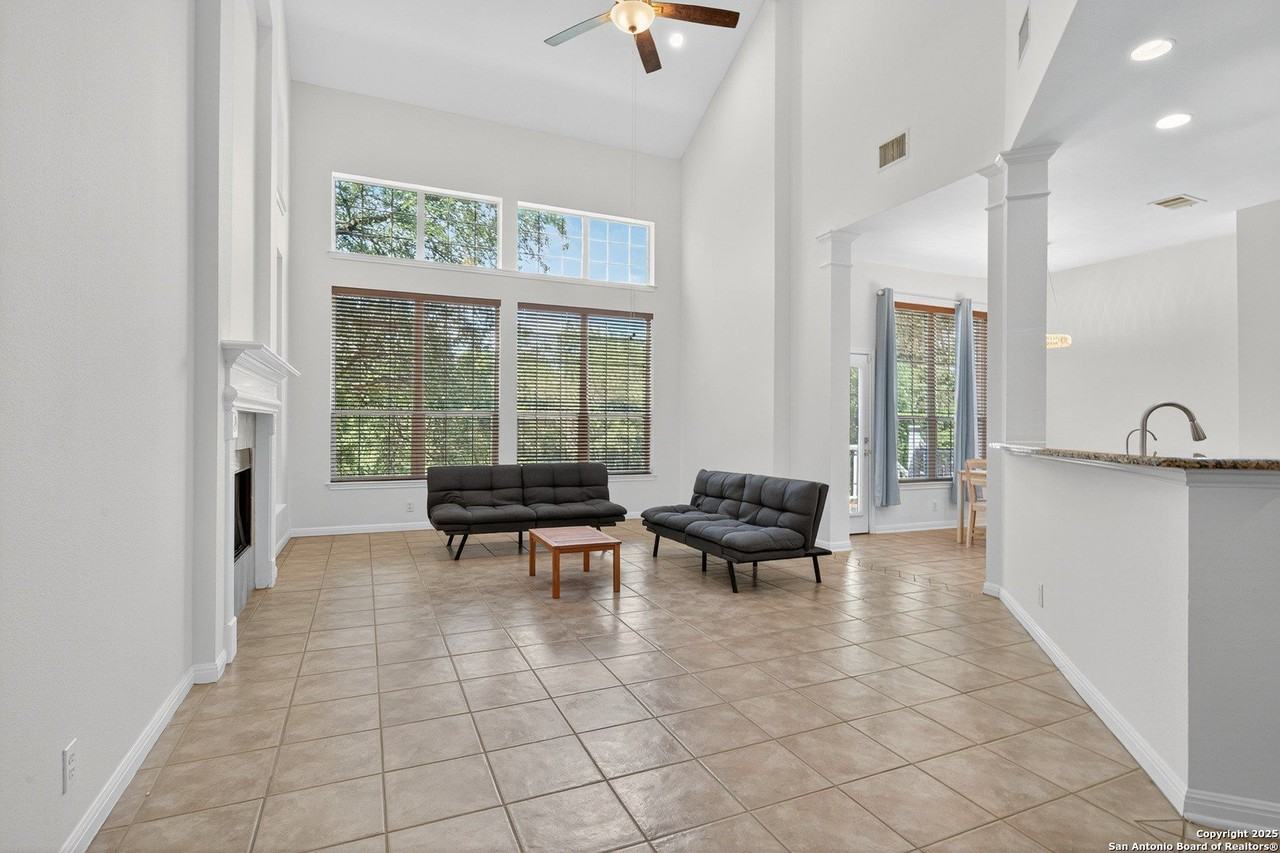 18743 Danforth Cv - Photo 4 of 28