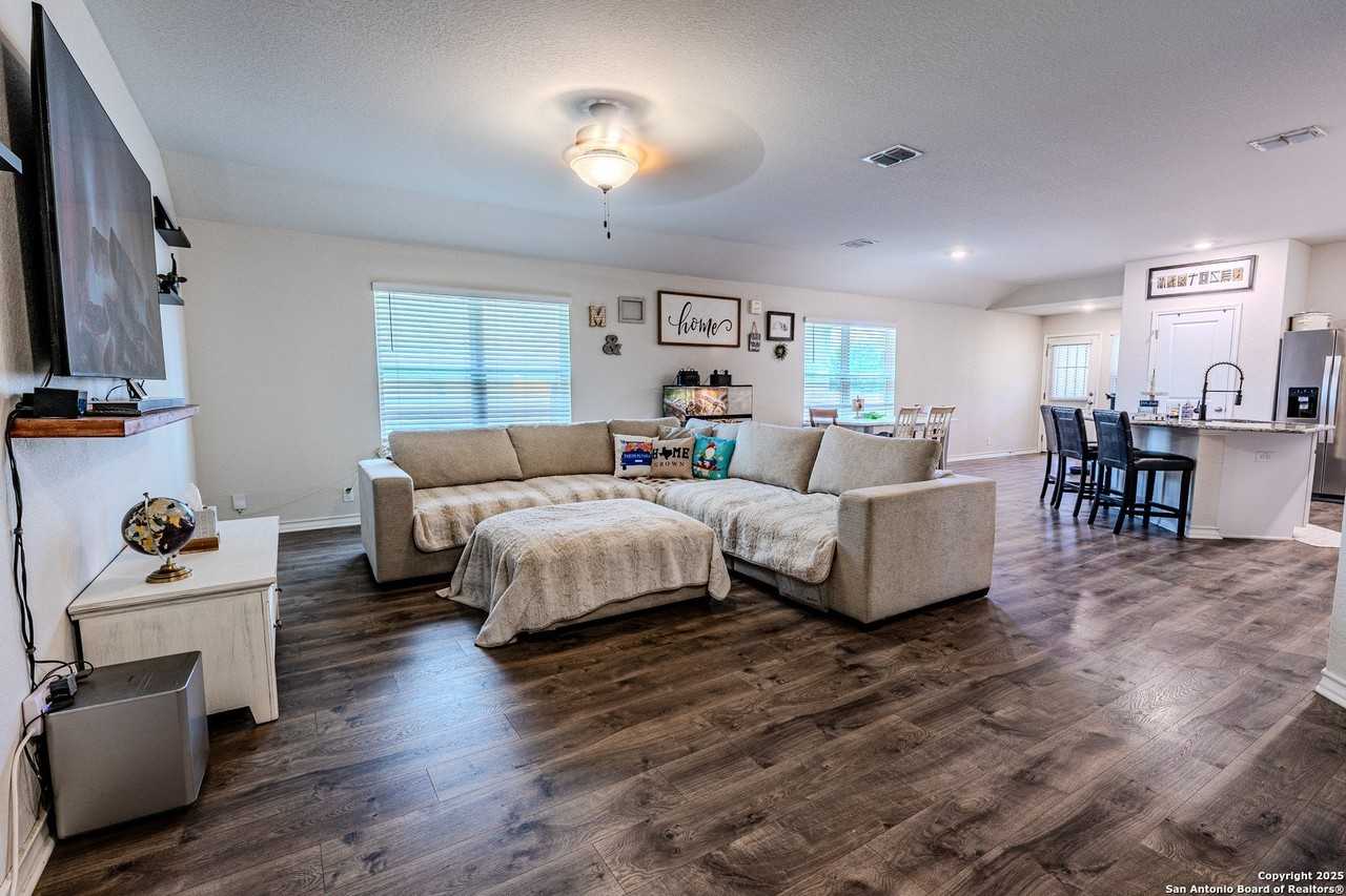 9910 Baytown Coast - Photo 7 of 31