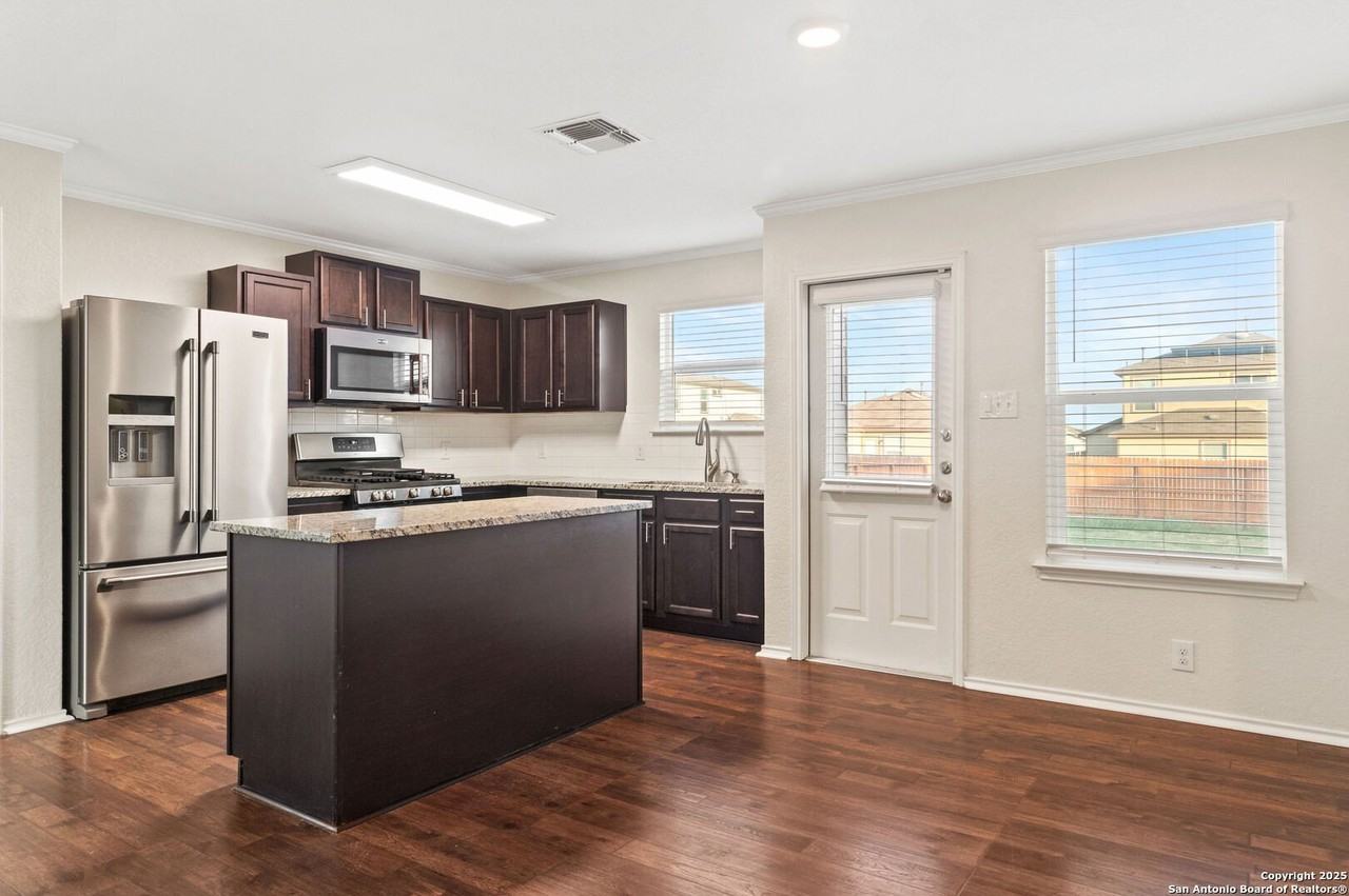 14716 Hooded Merganser - Photo 5 of 15