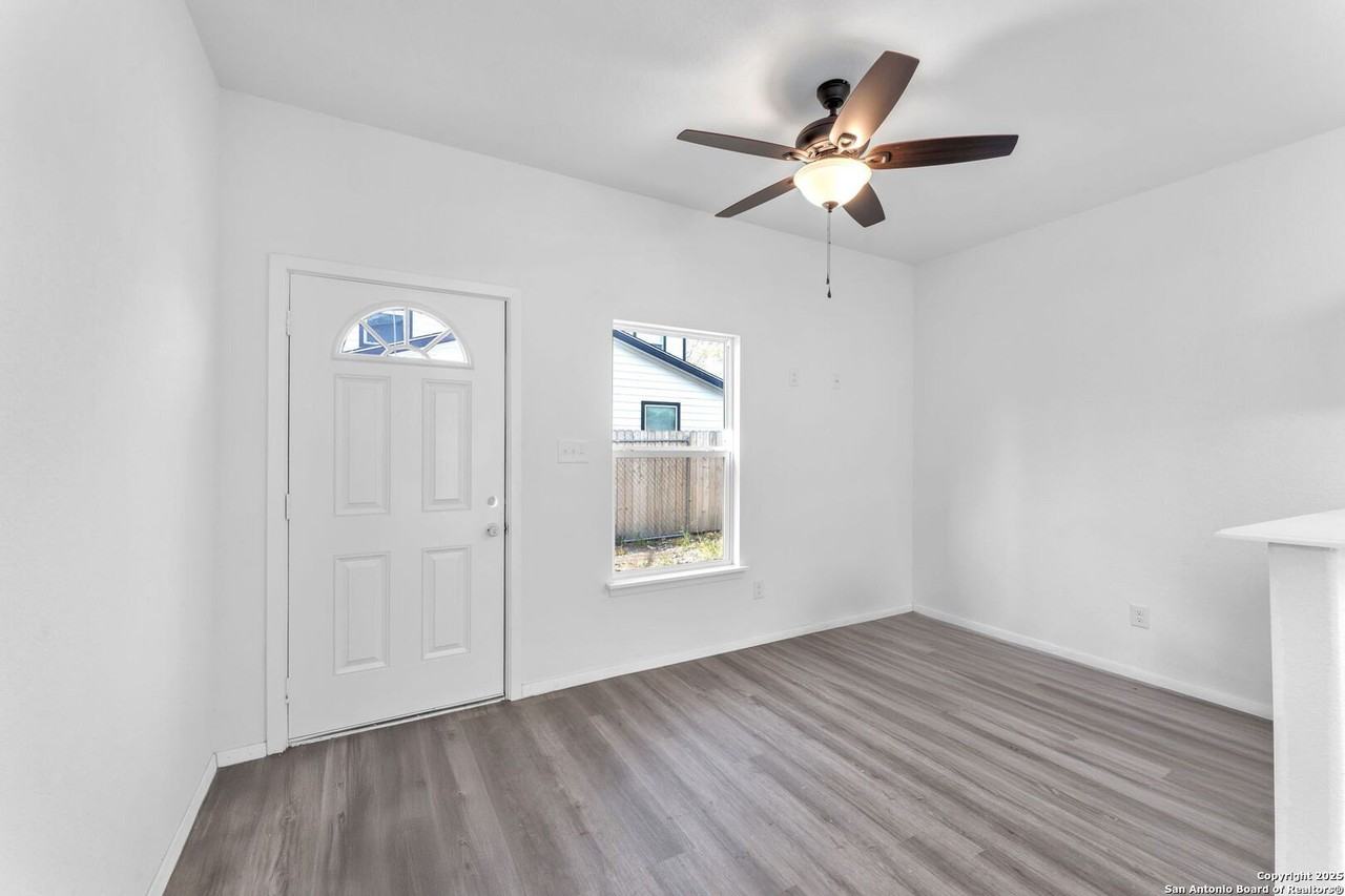 3007 Mcarthur Ave - Photo 2 of 23