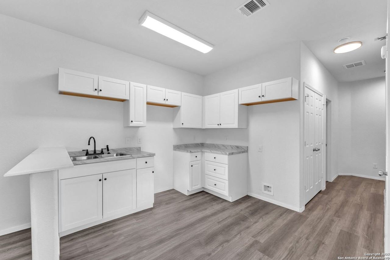 3007 Mcarthur Ave - Photo 4 of 23