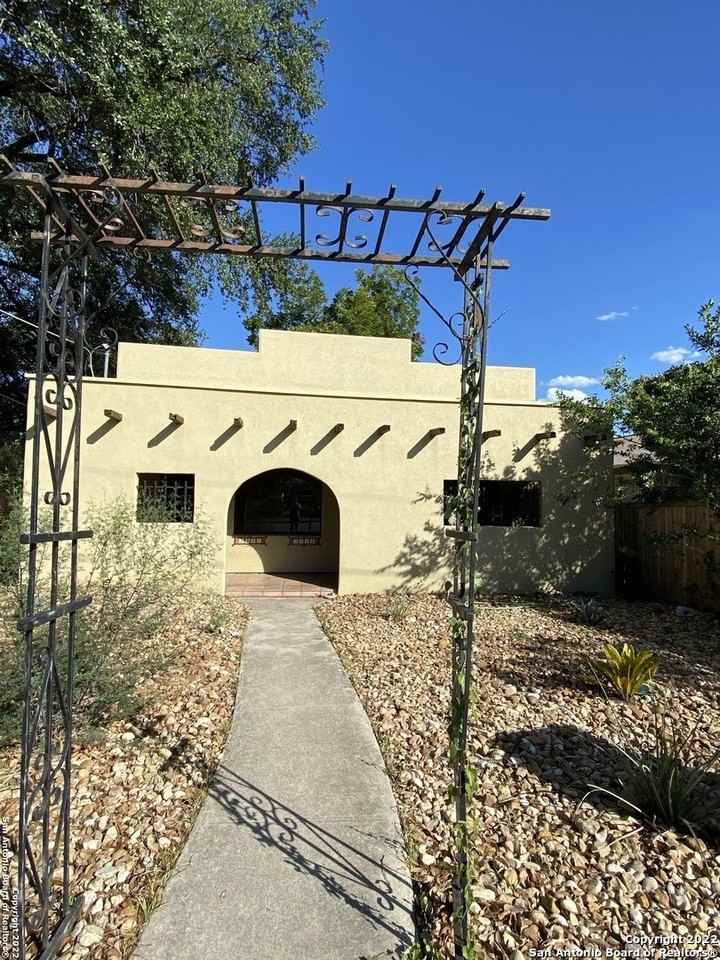 2318 West Olmos Drive - Photo 2 of 13