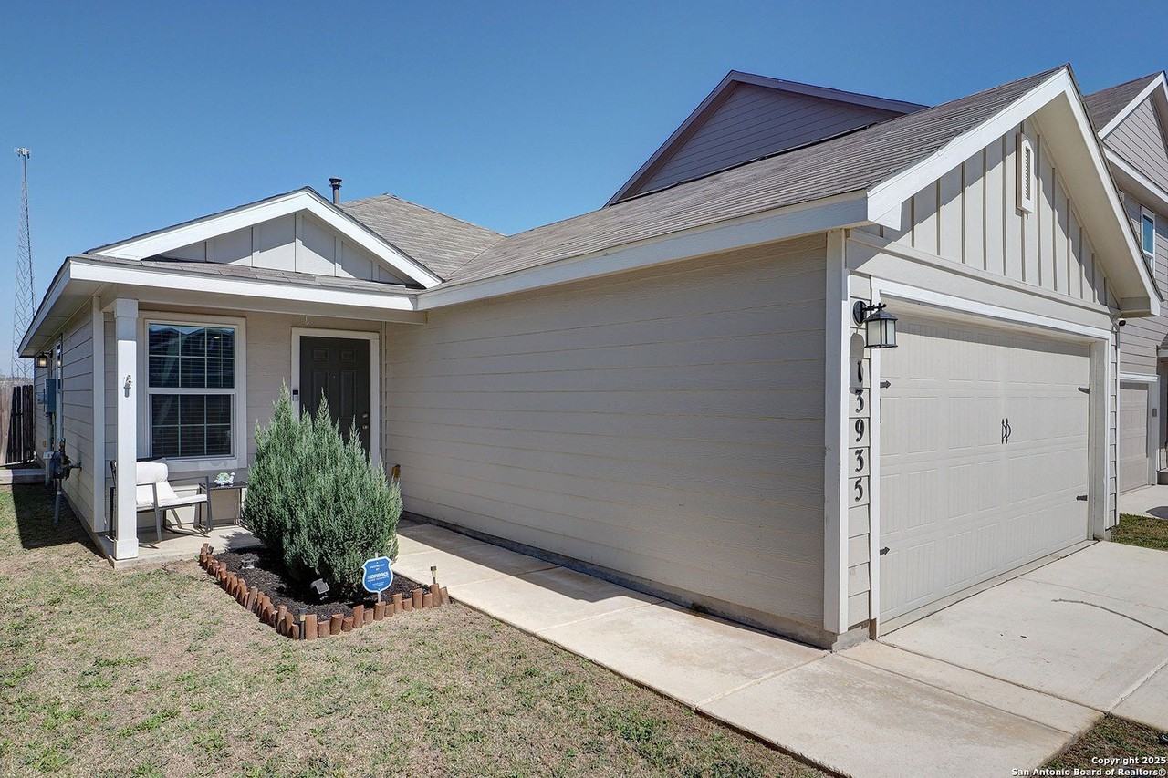 13935 Mulch Court - Photo 2 of 34