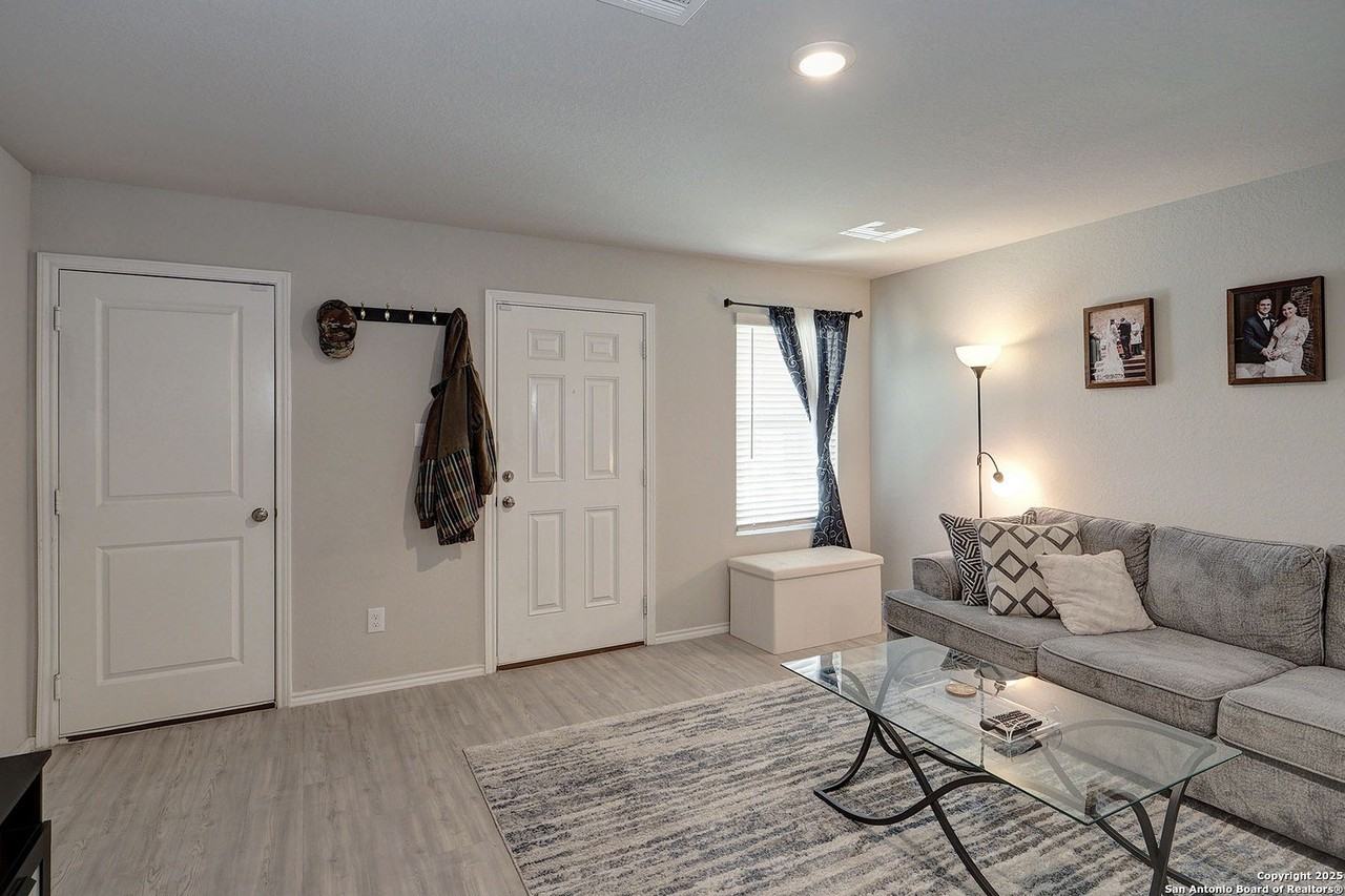 13935 Mulch Court - Photo 3 of 34