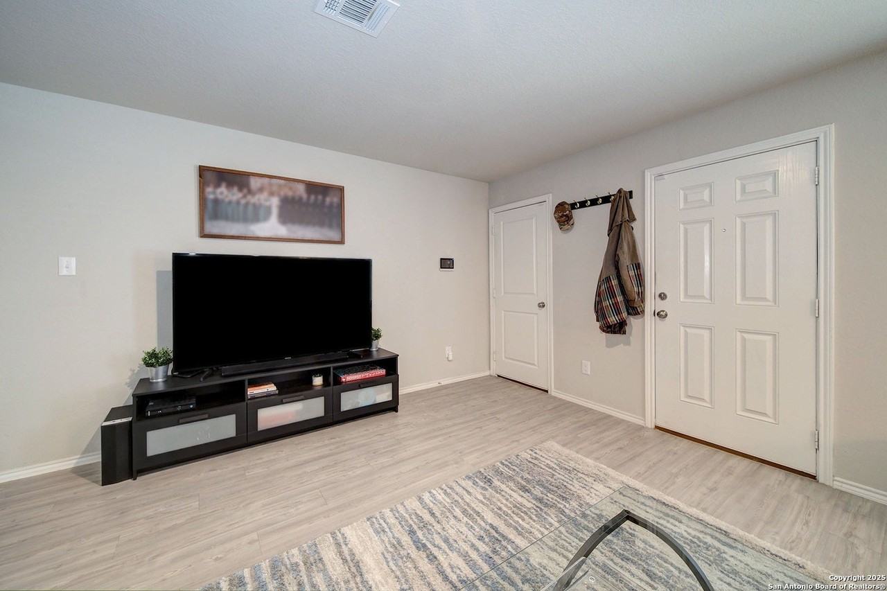 13935 Mulch Court - Photo 5 of 34