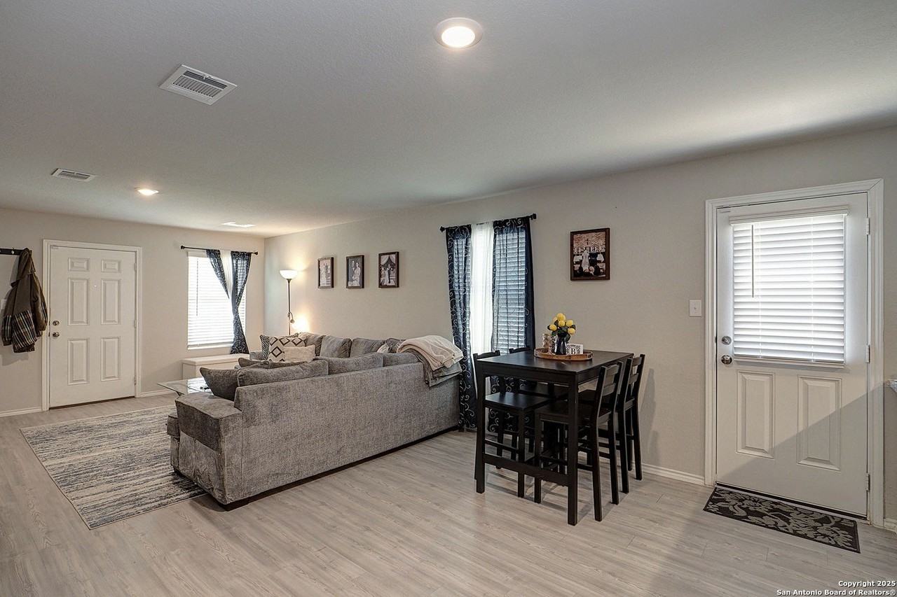 13935 Mulch Court - Photo 7 of 34