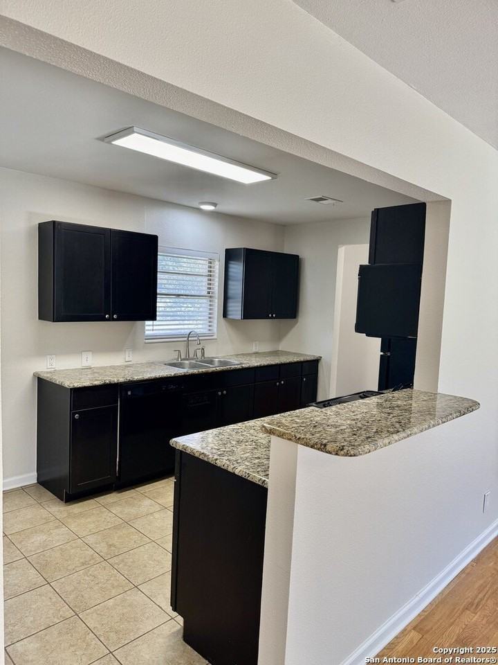 410 Shannon Lee St - Photo 5 of 19