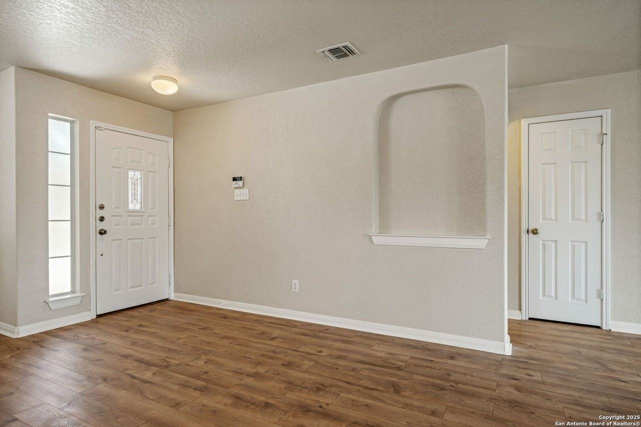 4731 Bending Grv - Photo 5 of 43