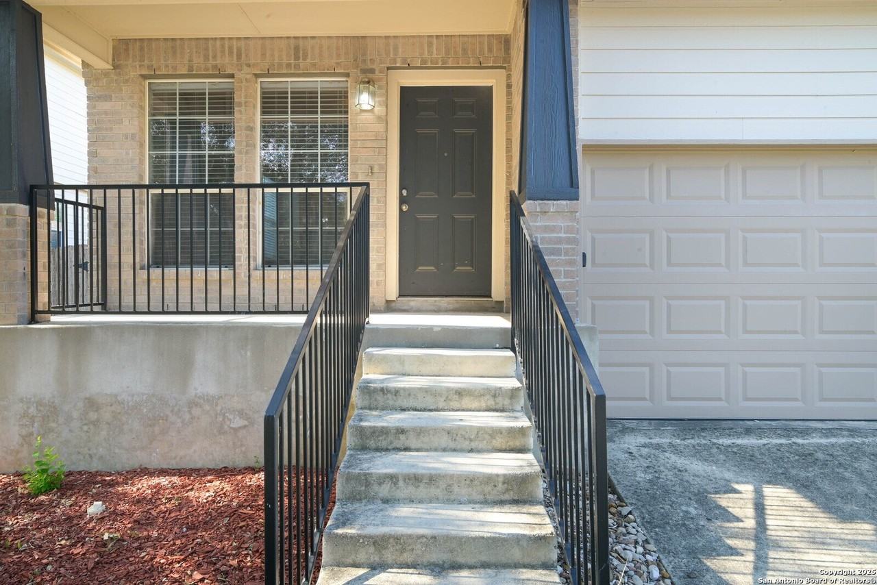 10374 Oakwood Crest - Photo 2 of 24