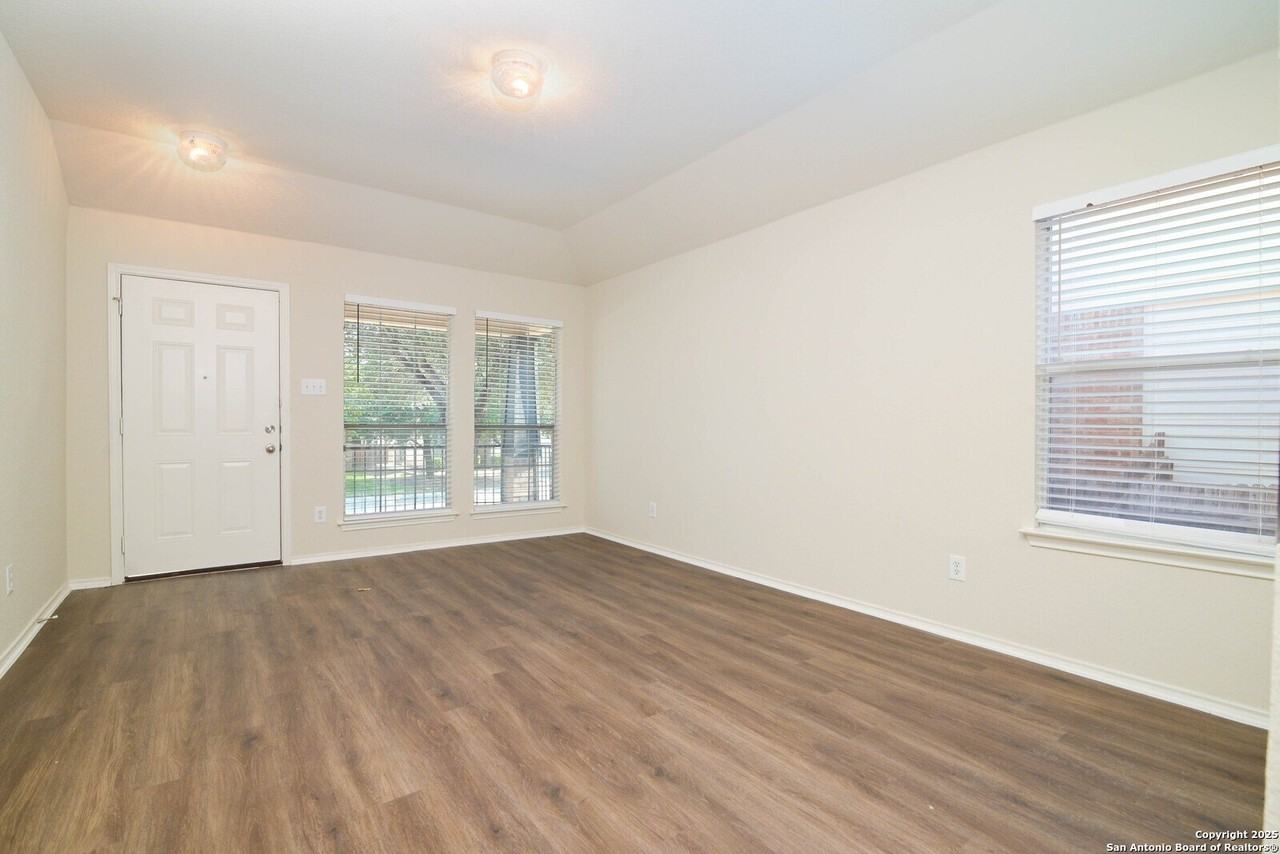 10374 Oakwood Crest - Photo 4 of 24