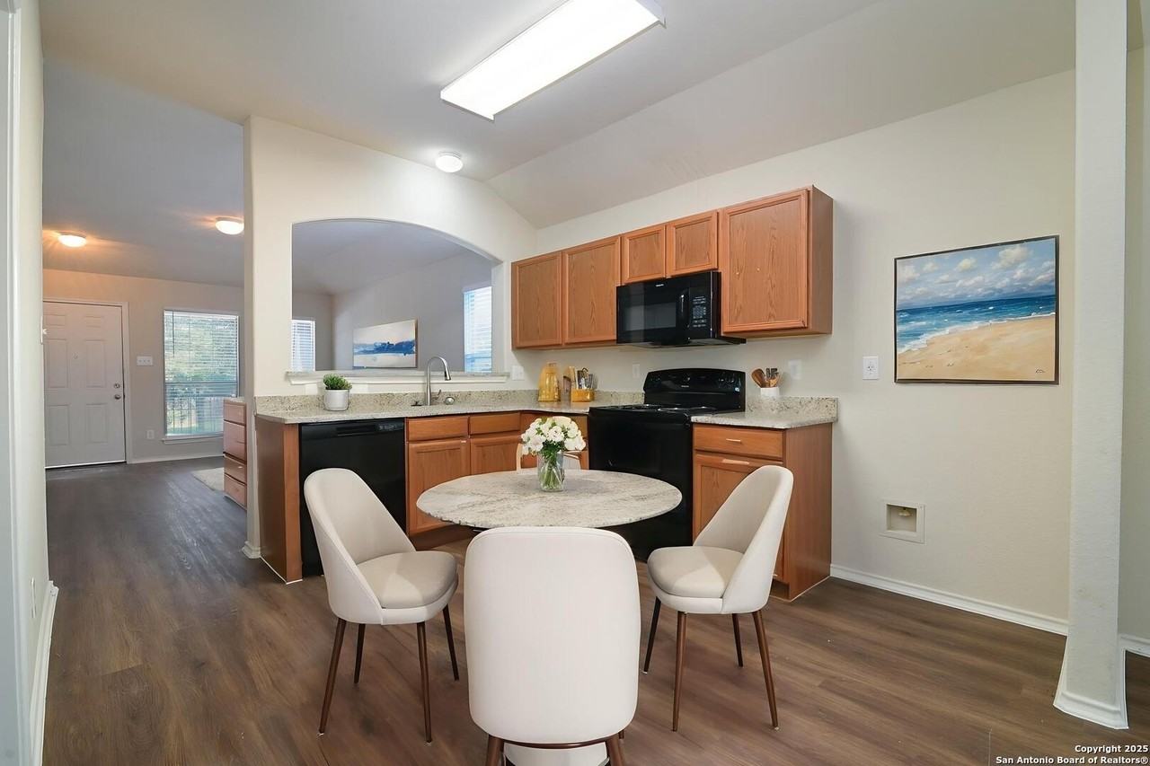 10374 Oakwood Crest - Photo 7 of 24