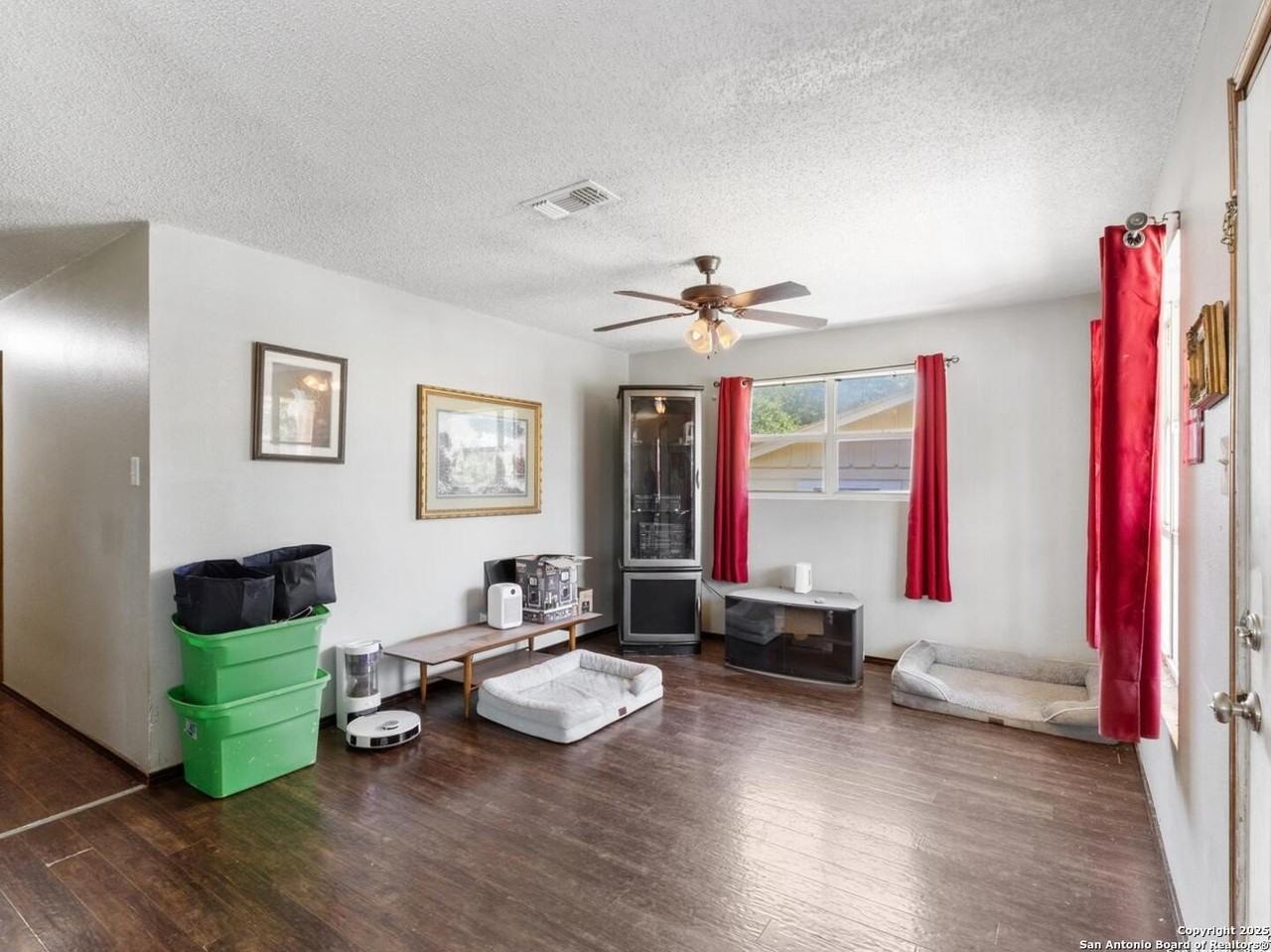 142 Jean St - Photo 4 of 23