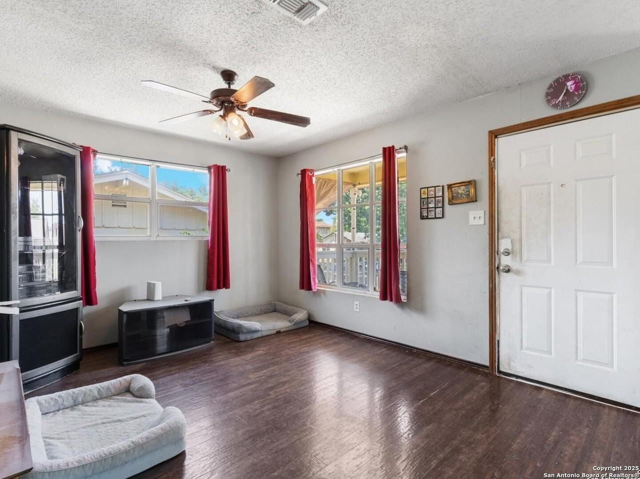 142 Jean St - Photo 5 of 23