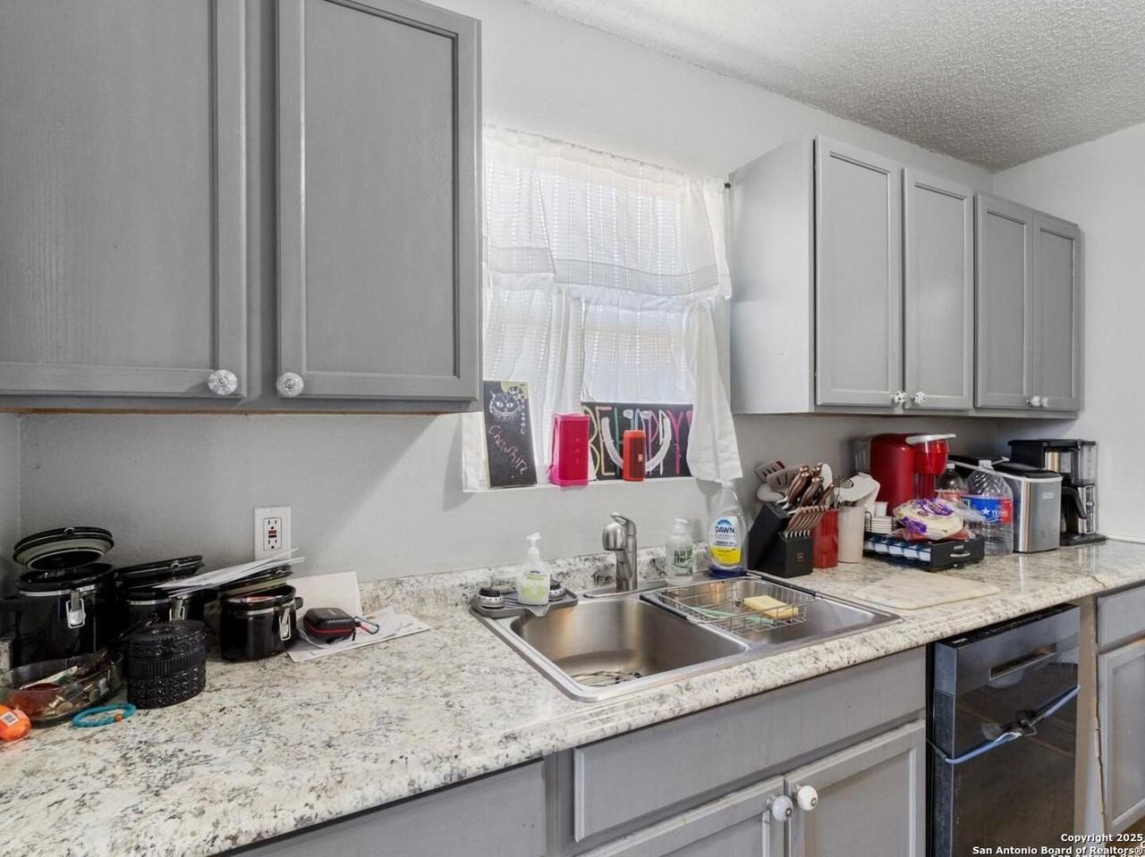 142 Jean St - Photo 7 of 23