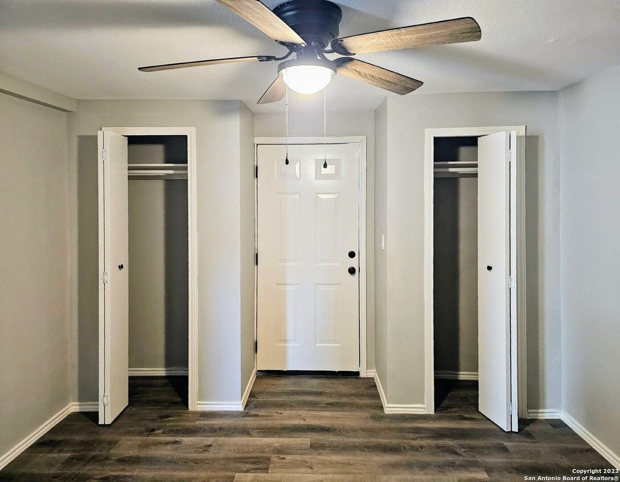 1360 Essex St - Photo 5 of 20