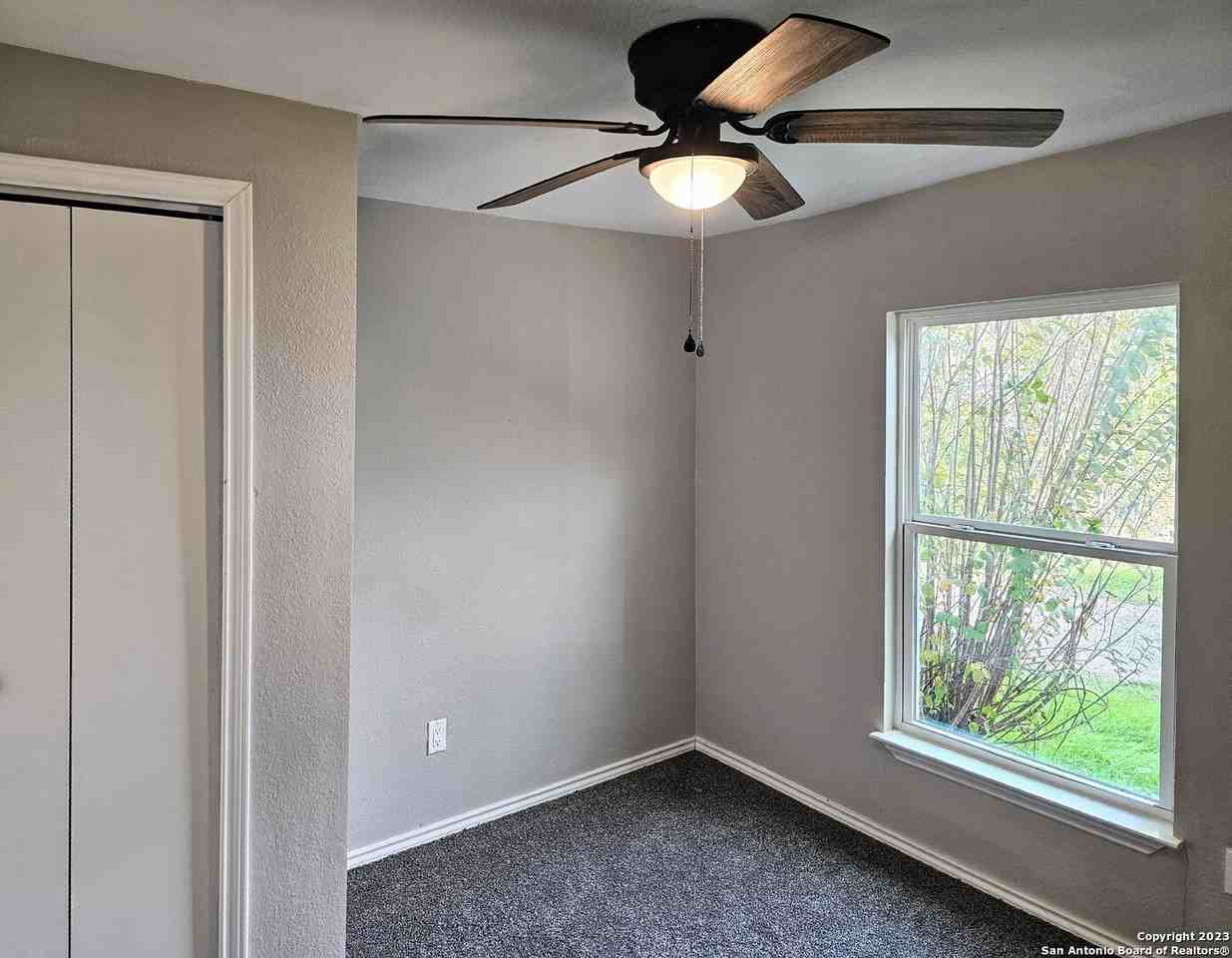 1360 Essex St - Photo 7 of 20