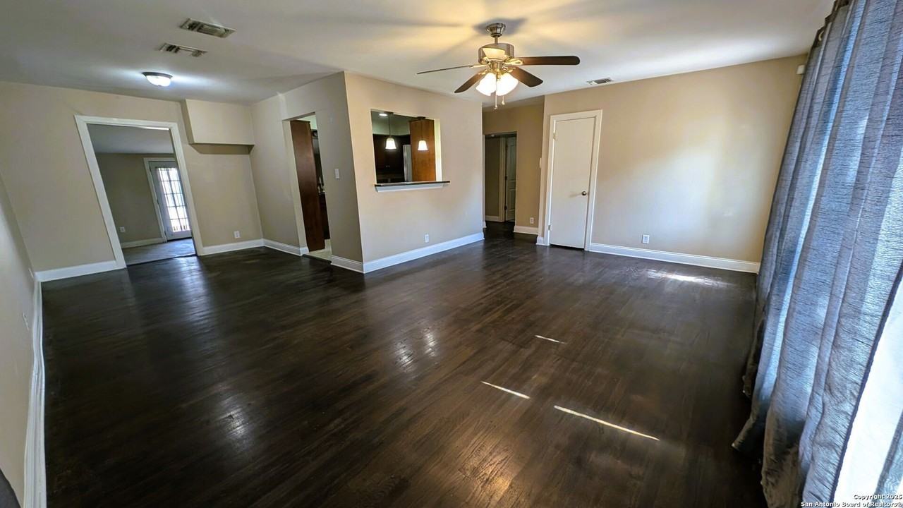 311 Eland Dr - Photo 2 of 25