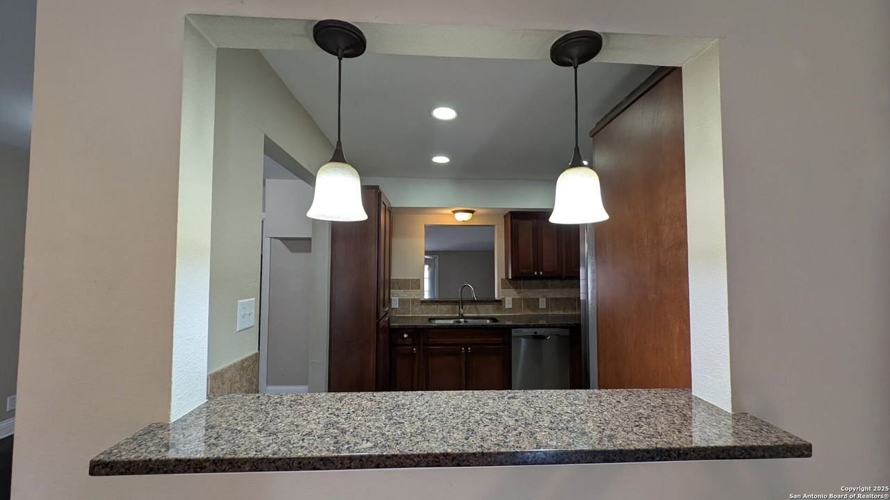 311 Eland Dr - Photo 4 of 25