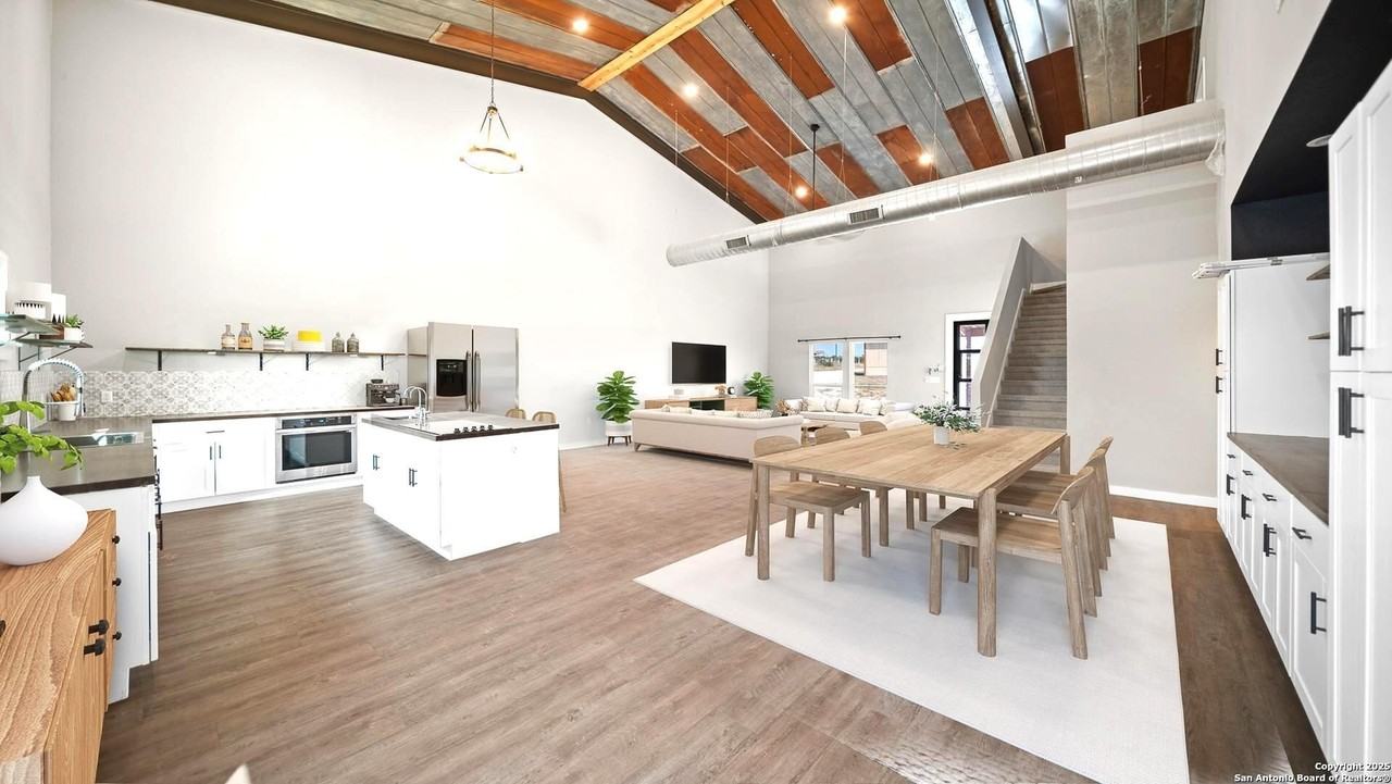 201 Lakeview Cir - Photo 2 of 50