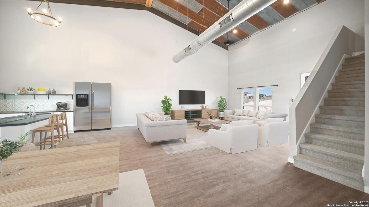 201 Lakeview Cir - Photo 3 of 50