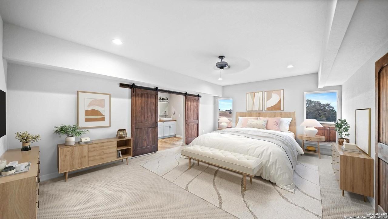 201 Lakeview Cir - Photo 4 of 50