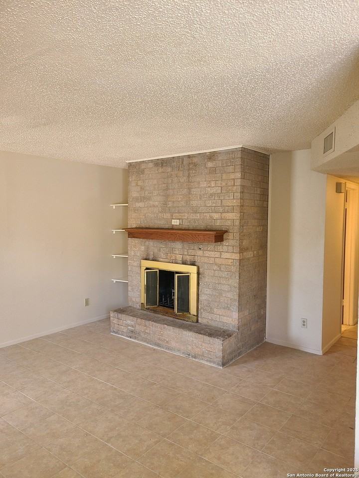 149 Coers Dr Apt 4 #4 - Photo 2 of 15