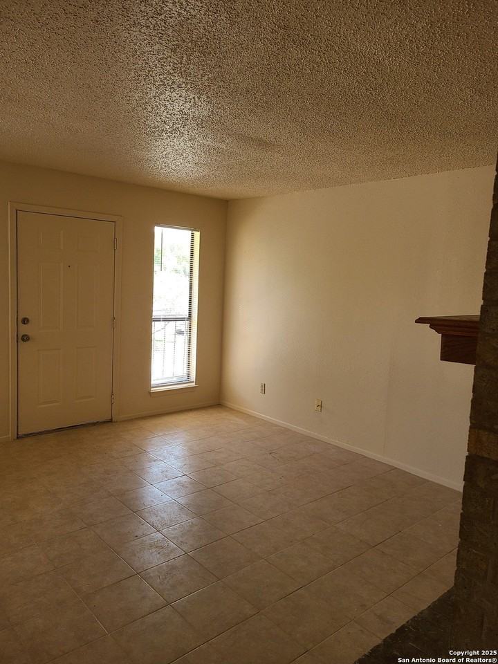 149 Coers Dr Apt 4 #4 - Photo 3 of 15