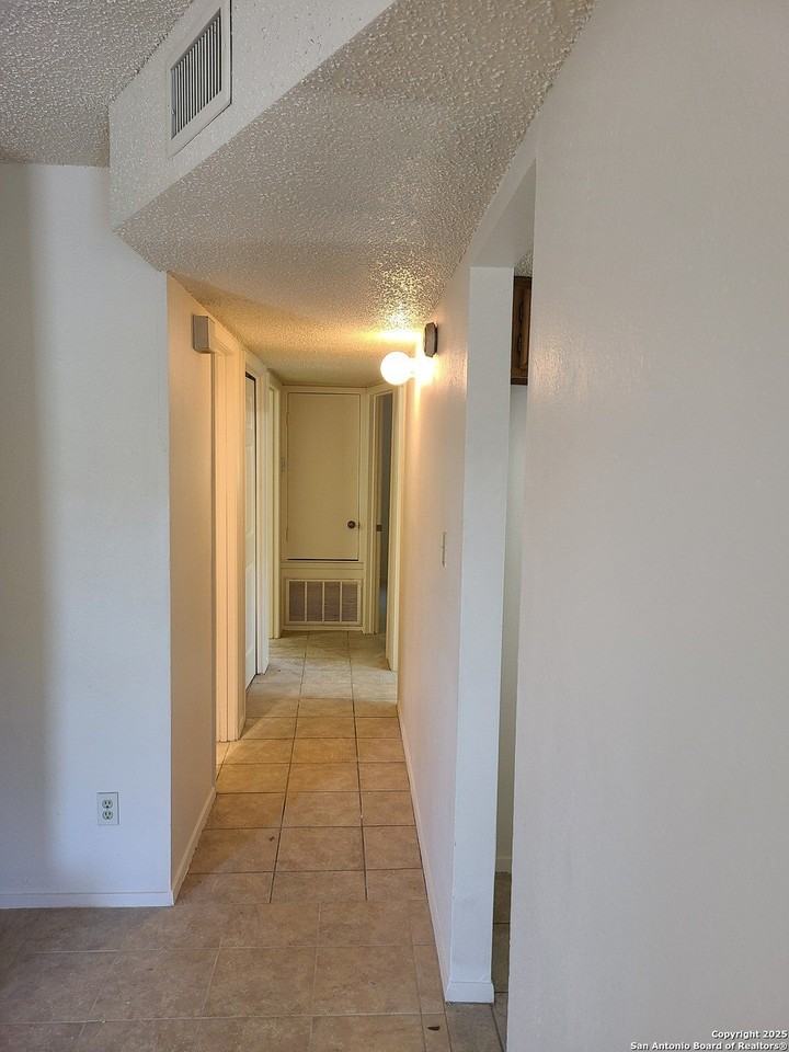 149 Coers Dr Apt 4 #4 - Photo 4 of 15