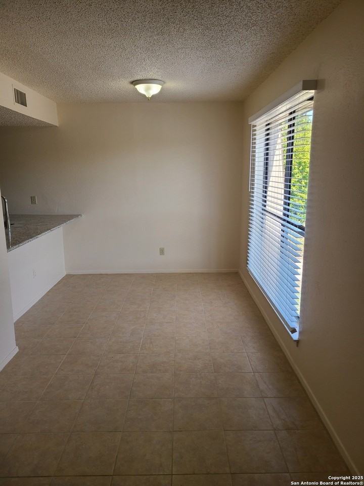 149 Coers Dr Apt 4 #4 - Photo 5 of 15